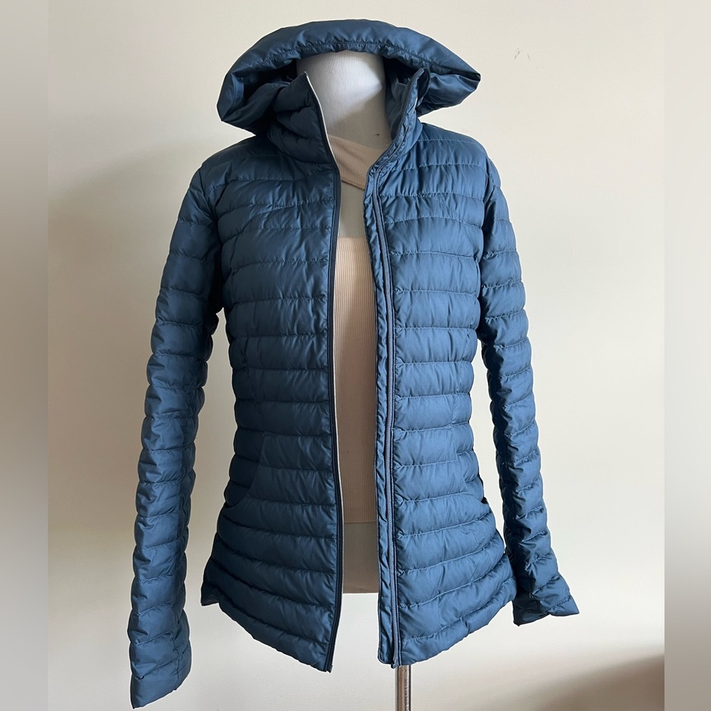 Lululemon Goose down Blue puff w removable hood woman’s size -6